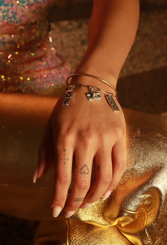 Le layering de colliers : l’art de superposer ses bijoux avec style