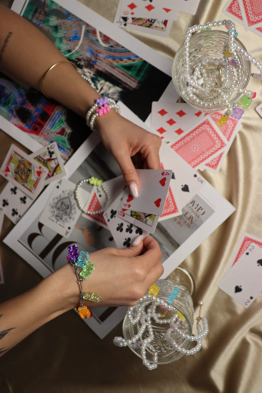 Les colliers charms : la tendance bijou personnalisable qui fait fureur !